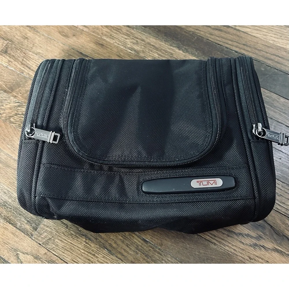 TUMI T3 Ballistic Nylon Hanging Travel Kit Toiletry Bag Black